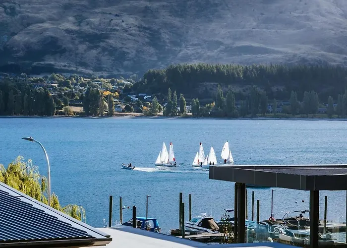 Lakeside 3 Bdrm Luxury! Wanaka
