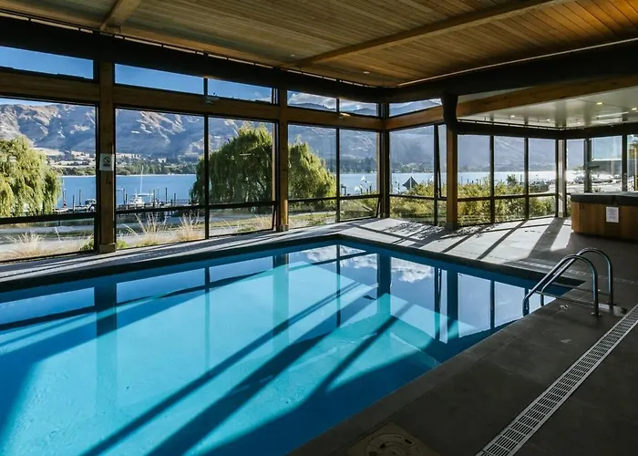 Lakeside 3 Bdrm Luxury! * Wanaka