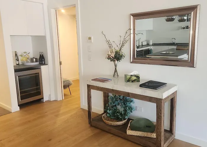 Lakeside 3 Bdrm Luxury! Wanaka