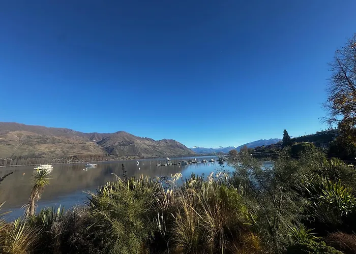 Lakeside 3 Bdrm Luxury! *