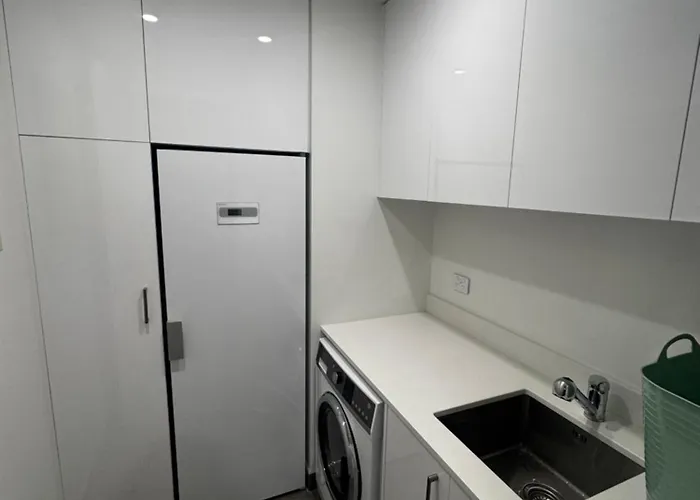Lakeside 3 Bdrm Luxury! *