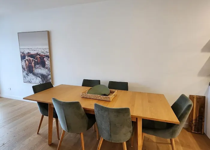 Lakeside 3 Bdrm Luxury! Appartement