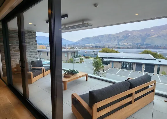 Lakeside 3 Bdrm Luxury! Wanaka
