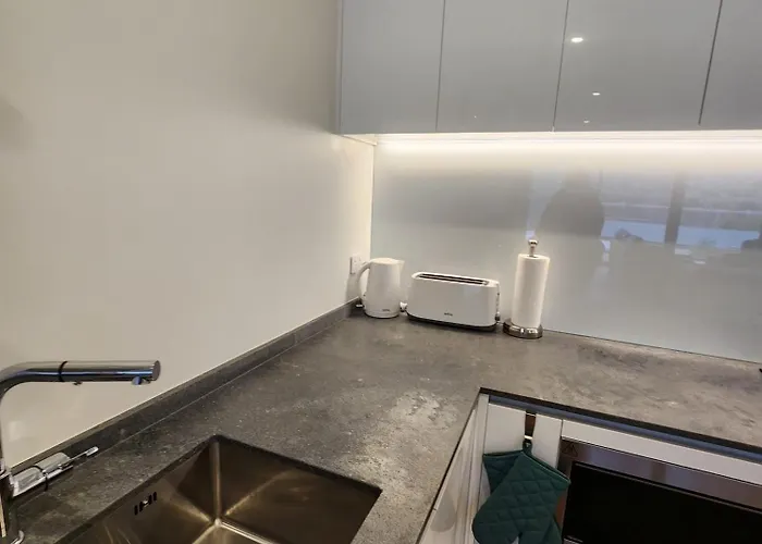 Lakeside 3 Bdrm Luxury! * Wanaka